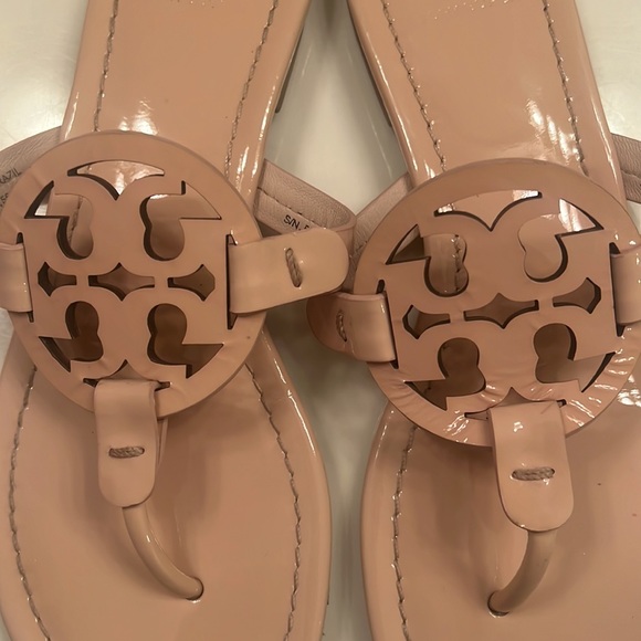 Tory Burch soft patent seashell pink sandals - Picture 2 of 9